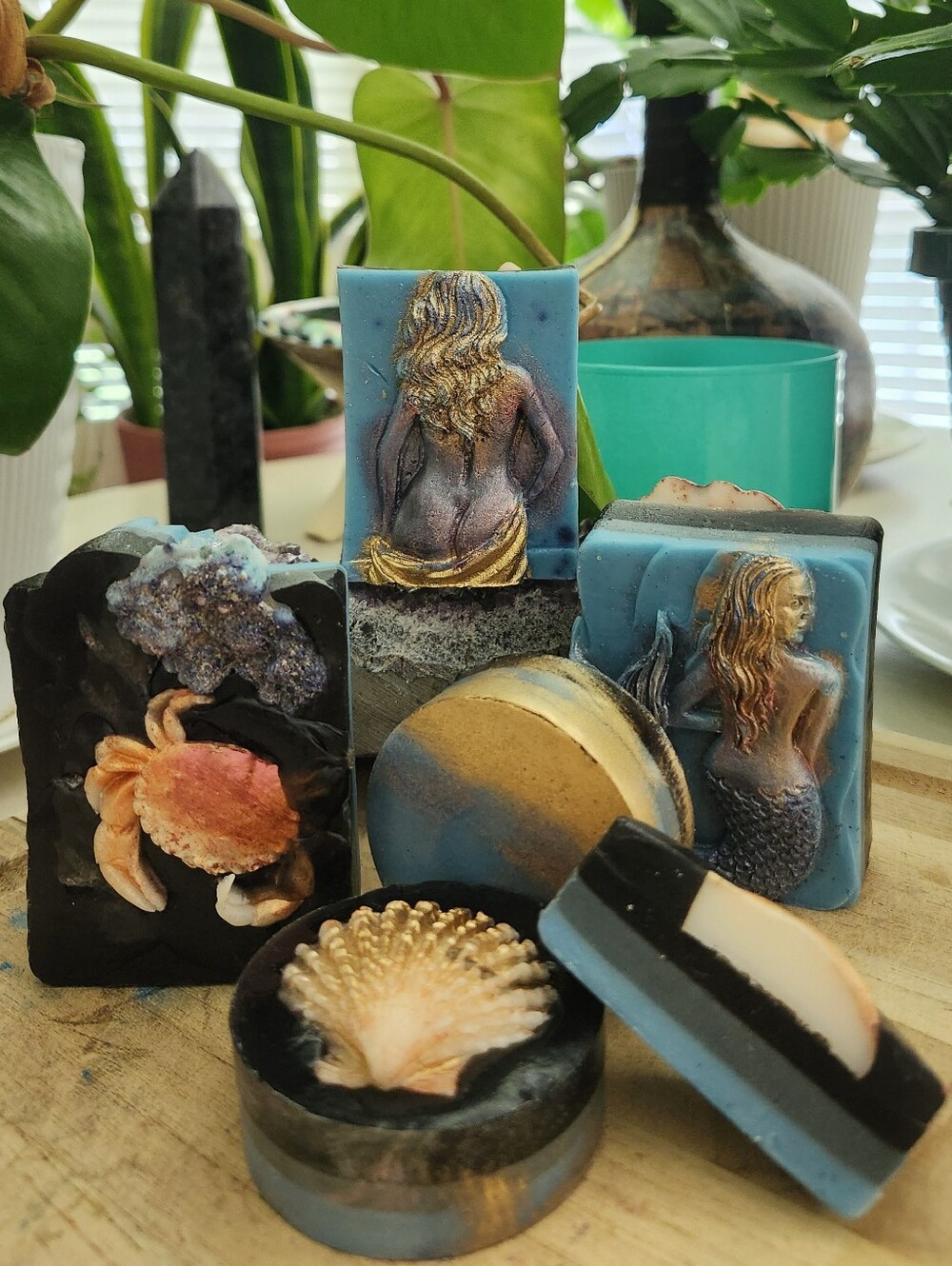 🥳Free Gift W/ Purchase 2.2 Oz Round Luxury Handcrafted Soap, Apple Agave Scent